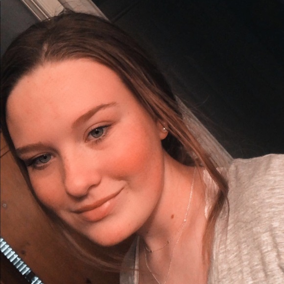 Meet your Posher, Caleigh - Picture 3 of 3